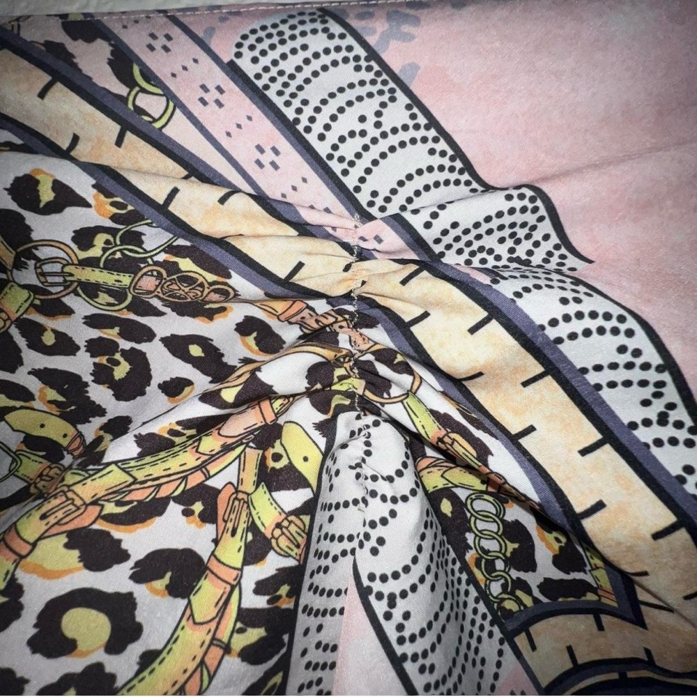 Patterned Tie-Back Top - Picture 2 of 3